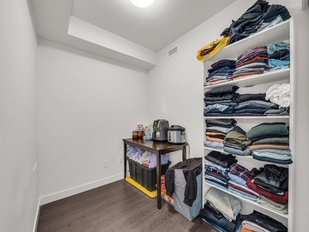 listing image 1102684754571927044