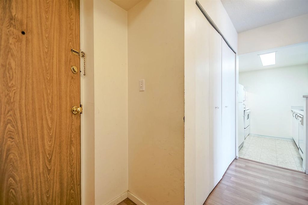 listing image 1103551264441878862