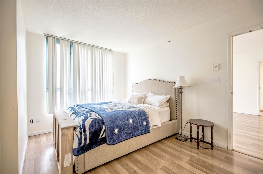 listing image 1100945664835727105