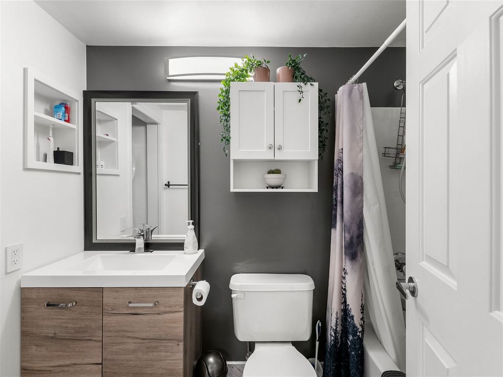 listing image 1102131604536490750