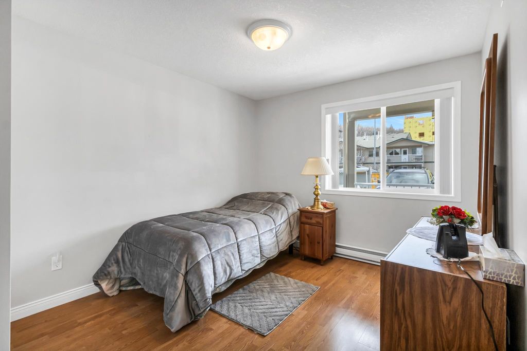 listing image 1101409232339879061