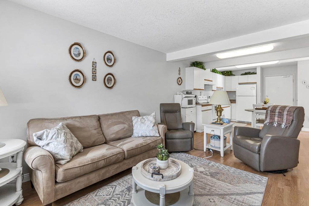 listing image 1106965201330429955