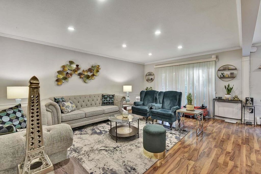 listing image 1105195442895995749