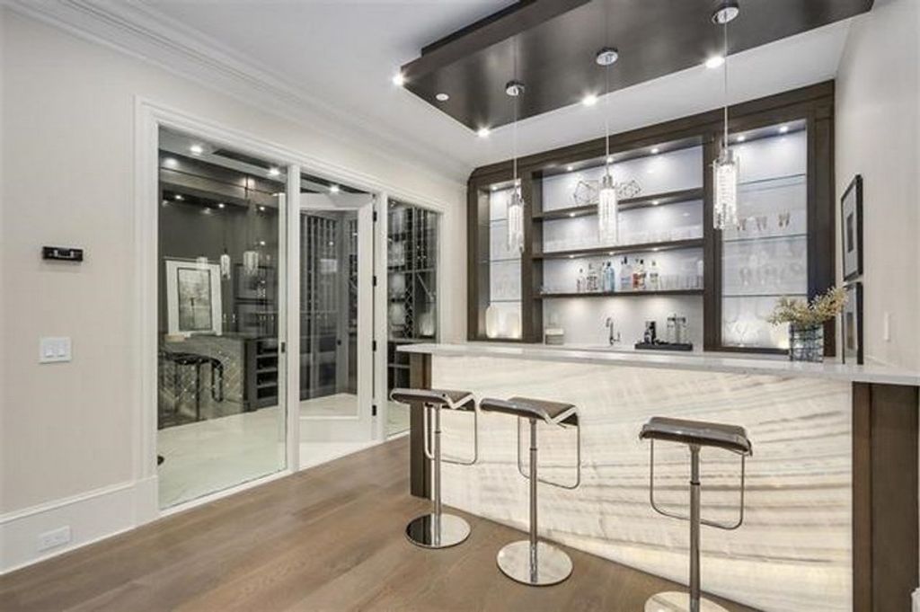 listing image 1101684675204776184