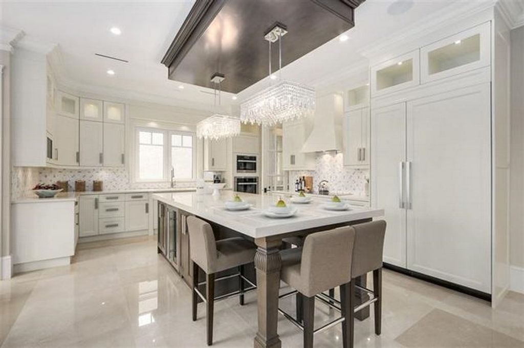 listing image 1106125891442275198