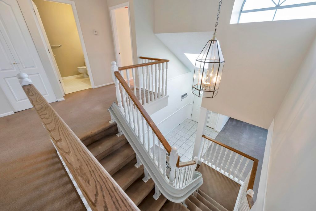 listing image 1105464947839942530