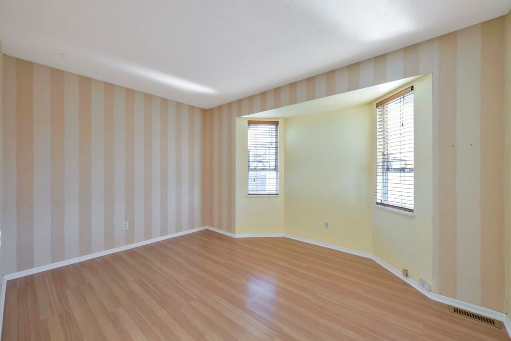 listing image 1104534986388628484