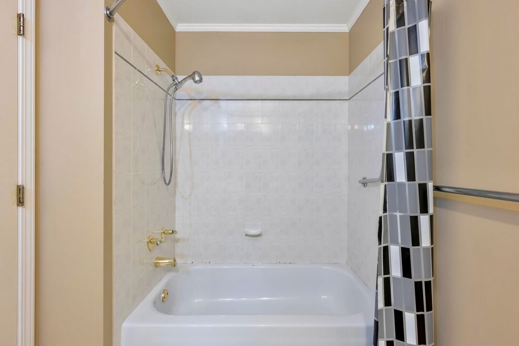 listing image 1100194922374948121