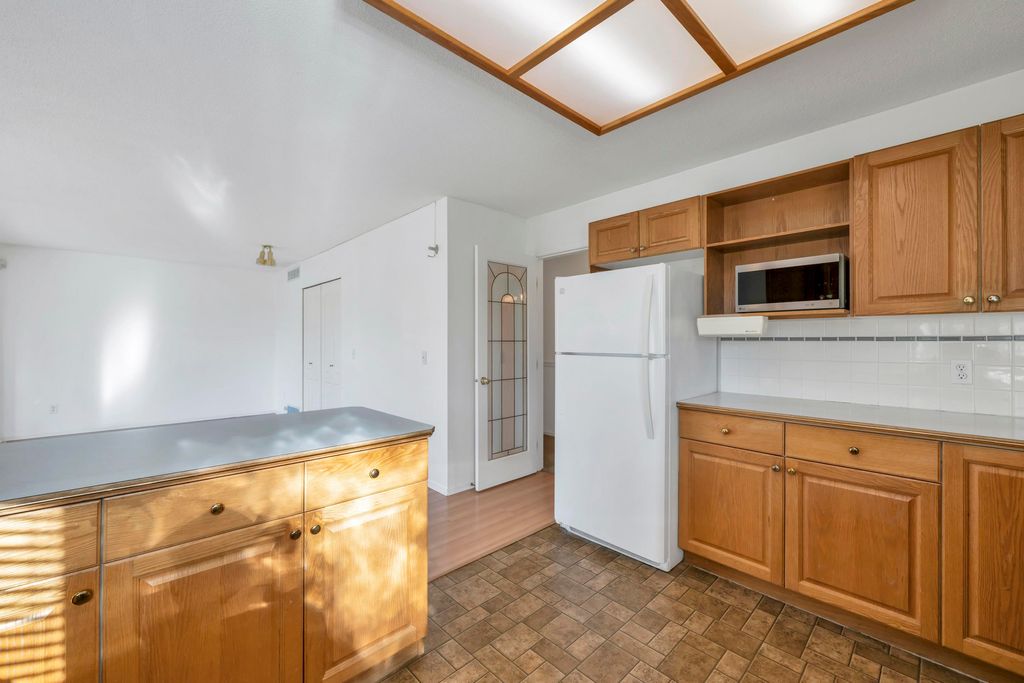 listing image 1109652073577285343