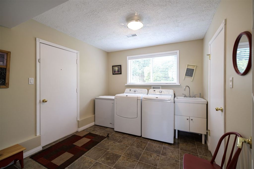 listing image 1104080247936394496