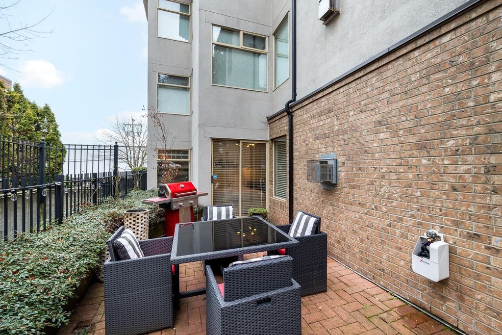 listing image 1103497133820934443