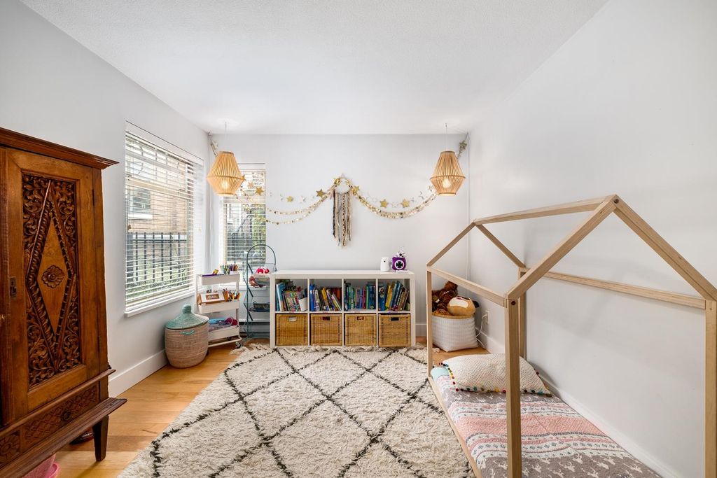 listing image 1102116343499614466