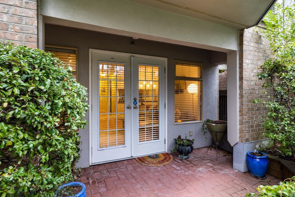 listing image 1104843814675779862