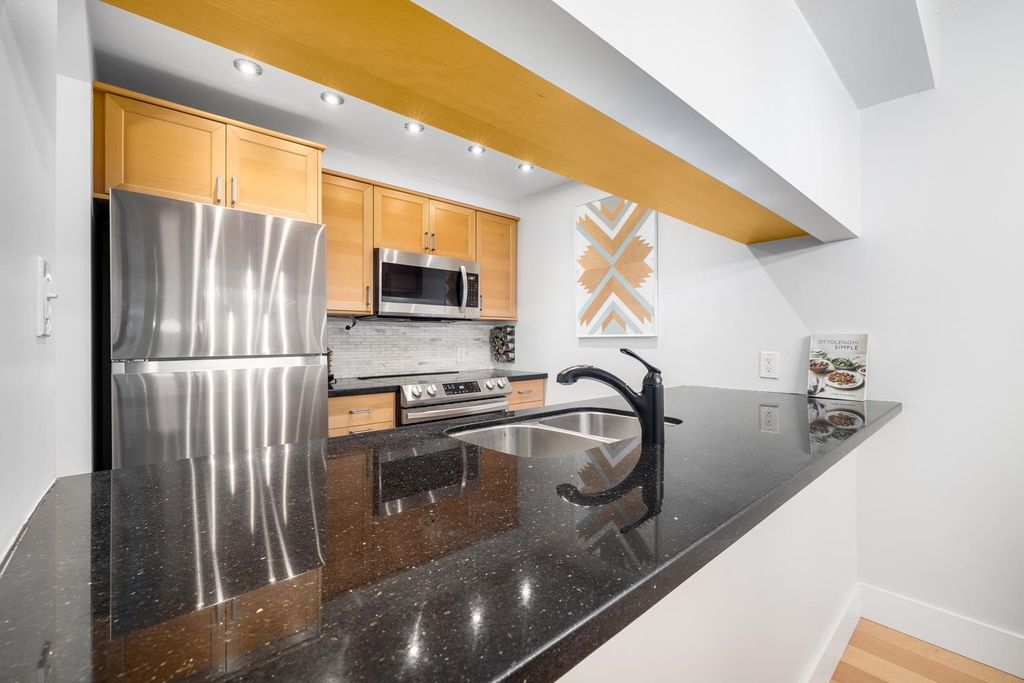 listing image 1108683402192052873