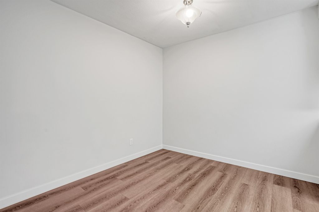 listing image 1107452294414403558