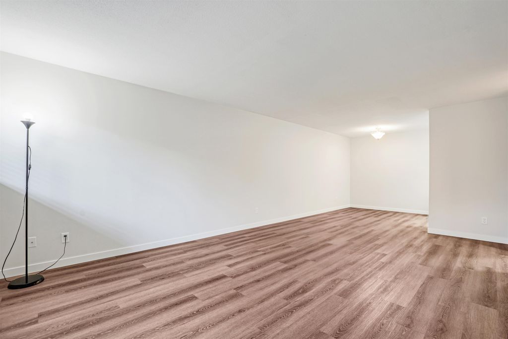 listing image 1106193594717078348