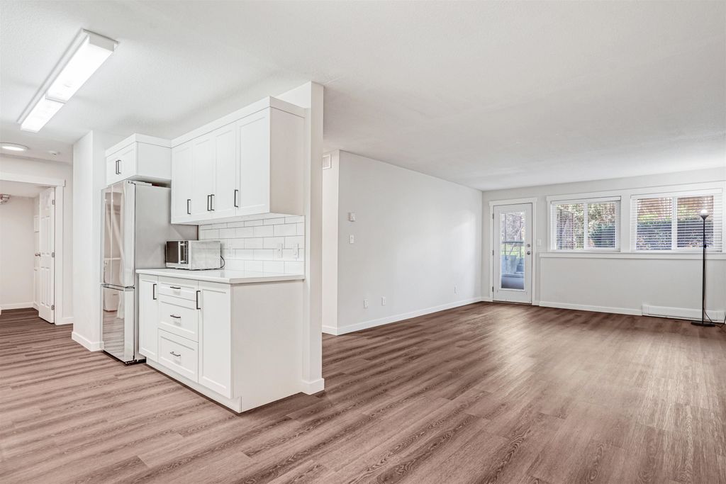 listing image 1101772950138954002