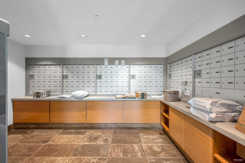 listing image 1109198598191228798