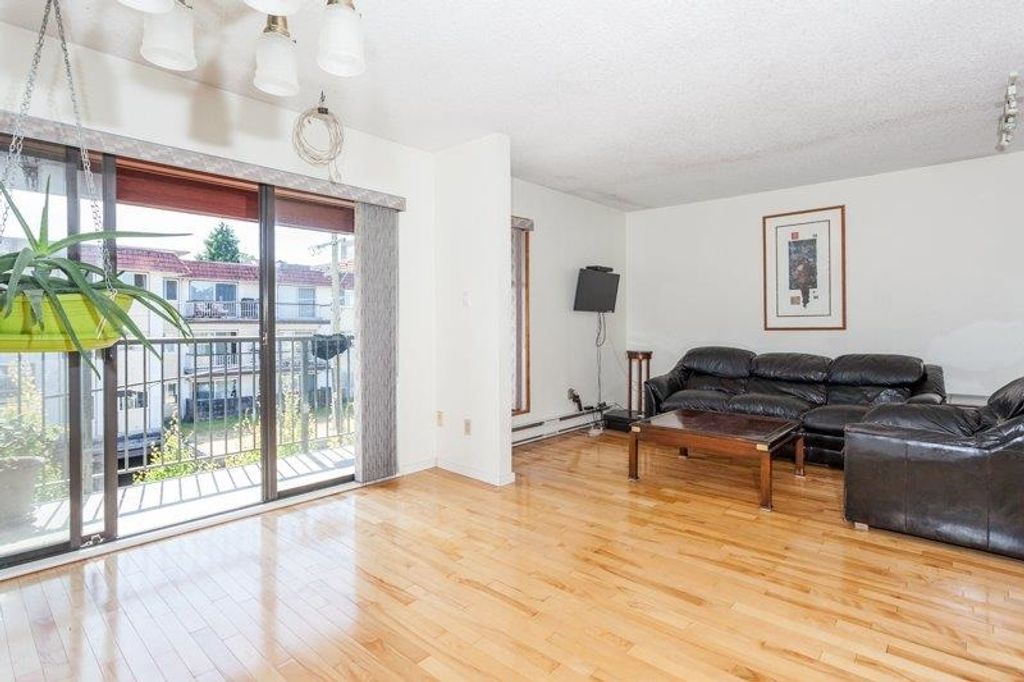 listing image 1101117355513100124