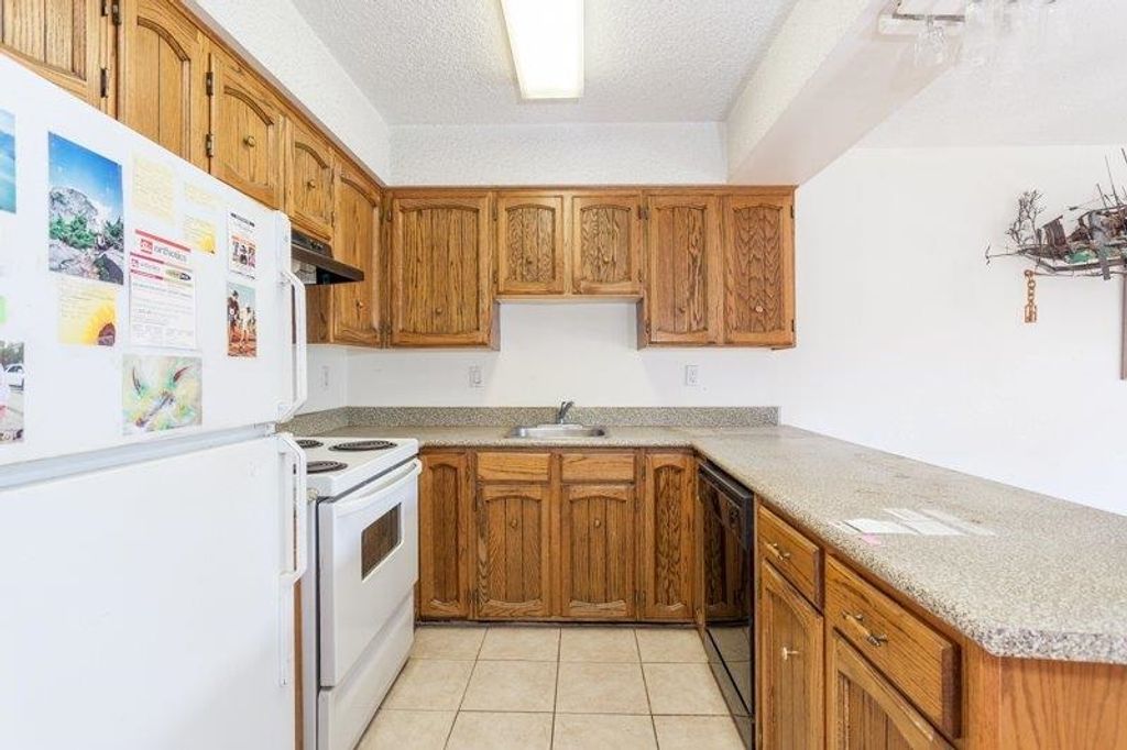 listing image 1106374772725821444