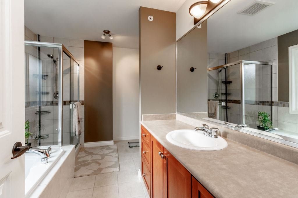 listing image 1104083710757371345