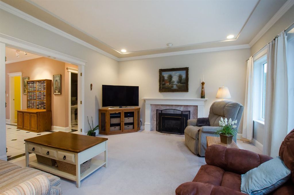 listing image 1102132845935943501