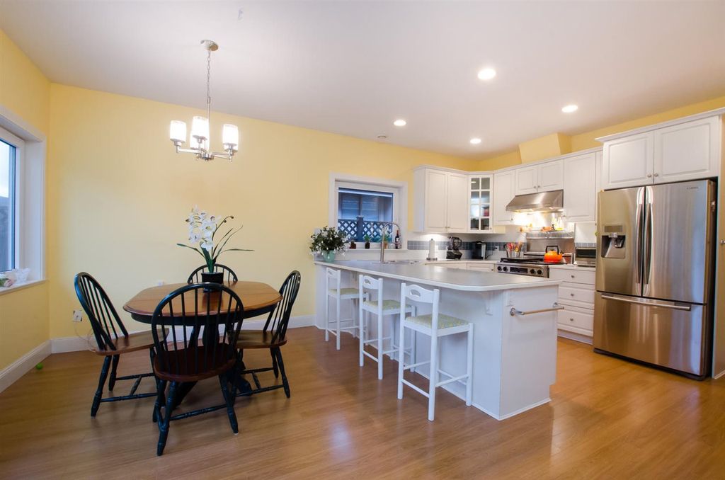 listing image 1109778471450408166