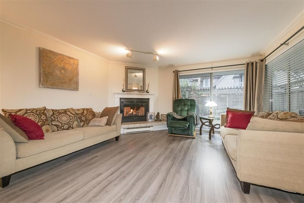 listing image 1104012641310902697