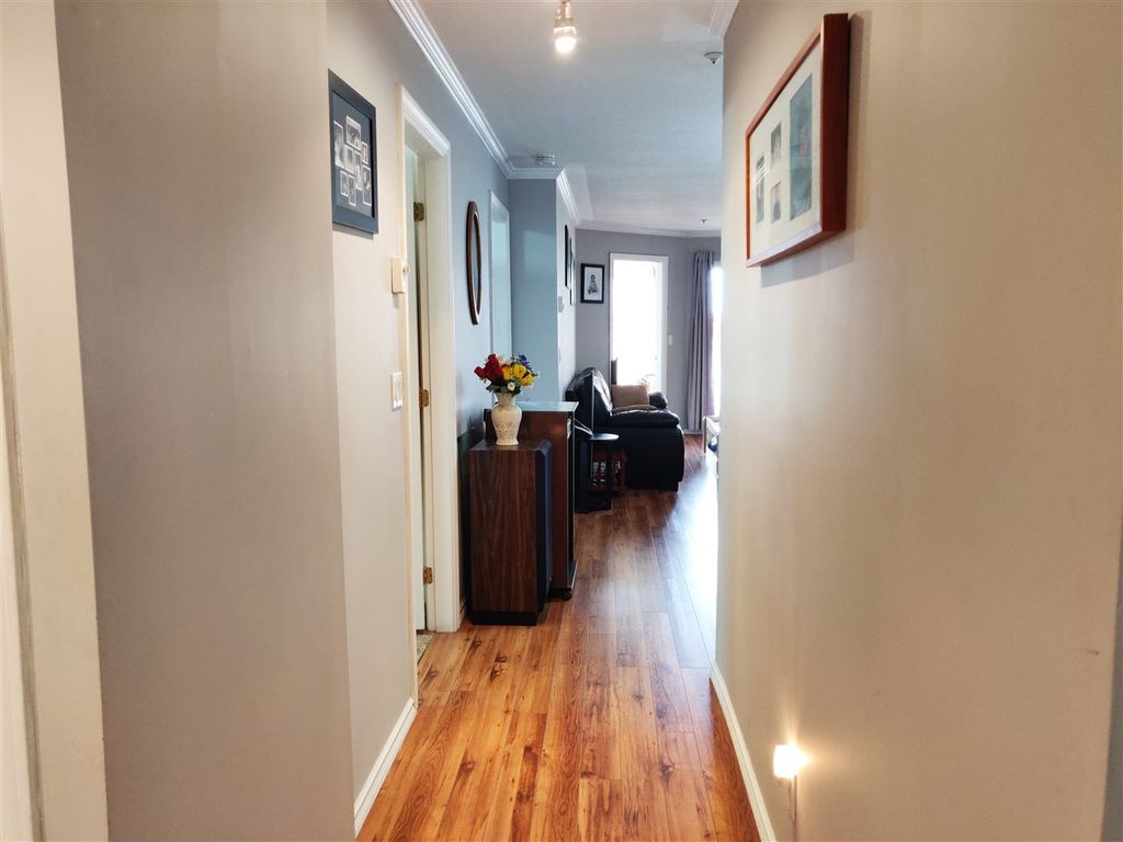 listing image 1101695302656458992