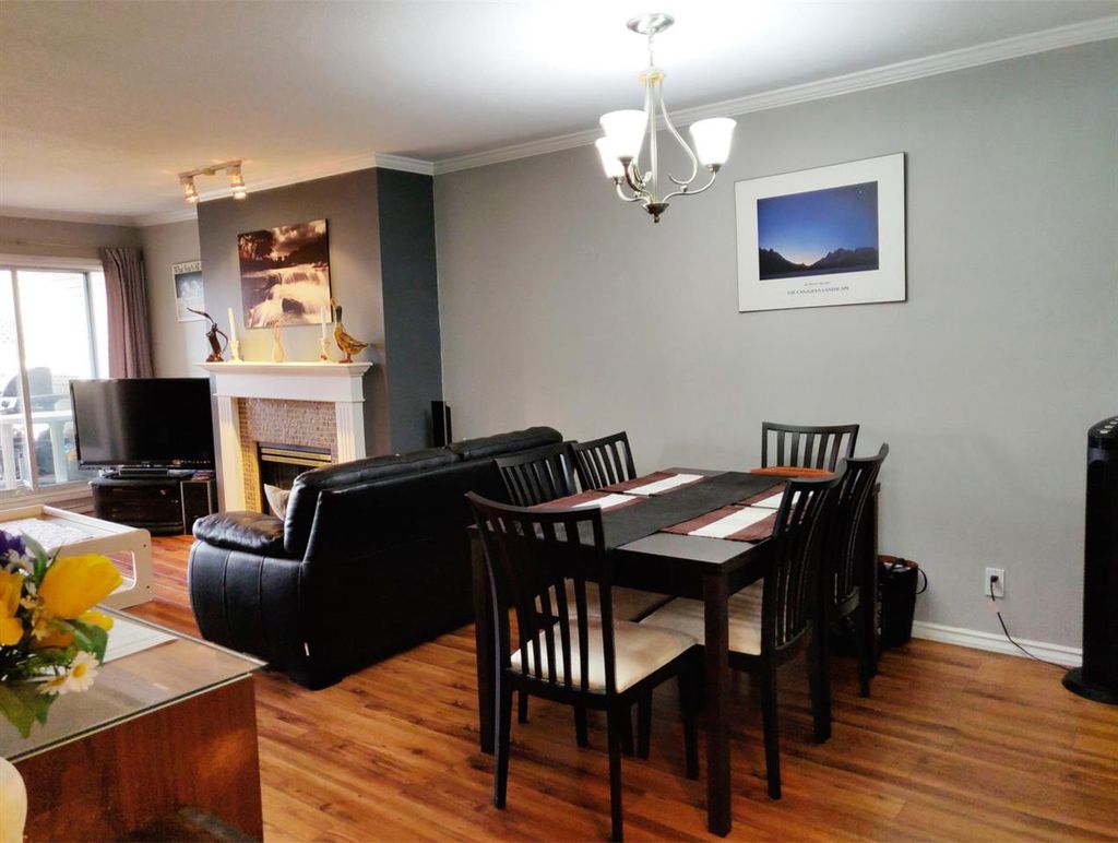 listing image 1105173654162937793