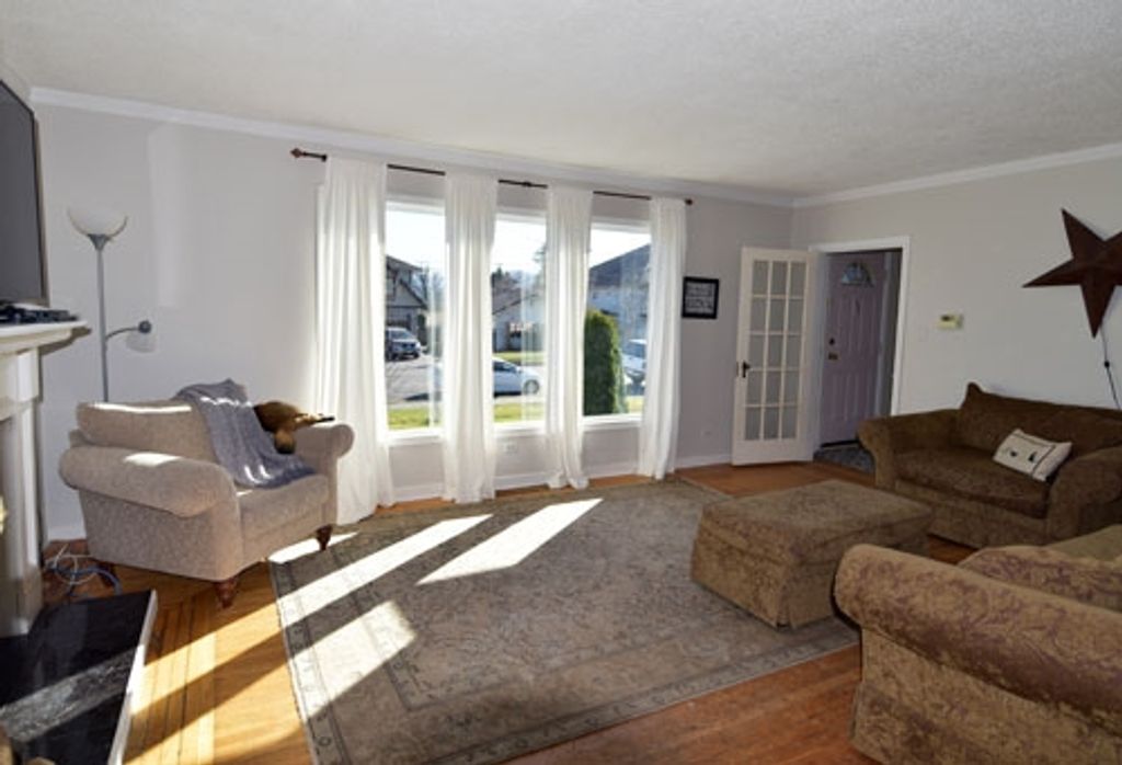 listing image 1106756963414349186