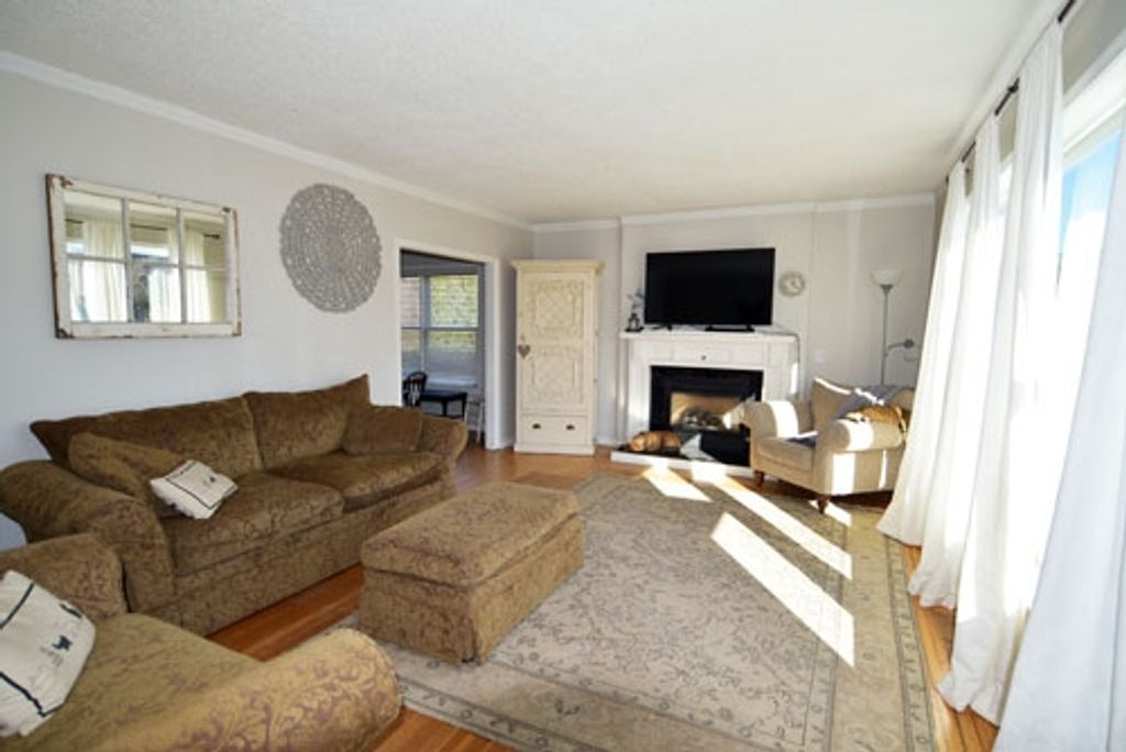 listing image 1109892850404968736