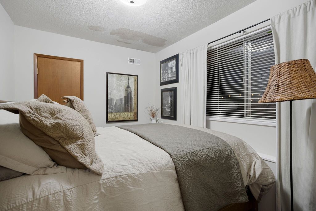 listing image 1106383857986628668