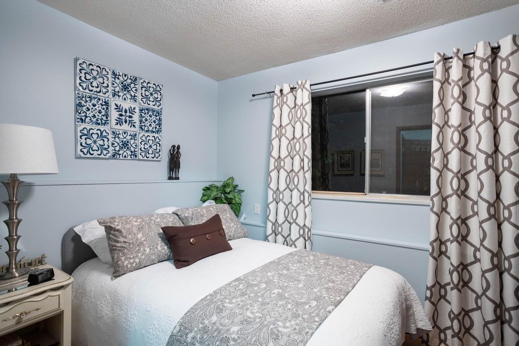 listing image 1108150727975400331