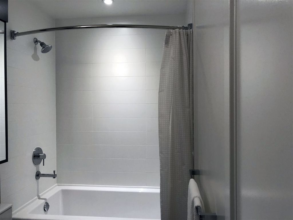 listing image 1101397118400194629