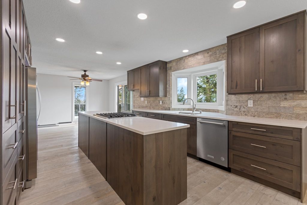 listing image 1103900862413331405