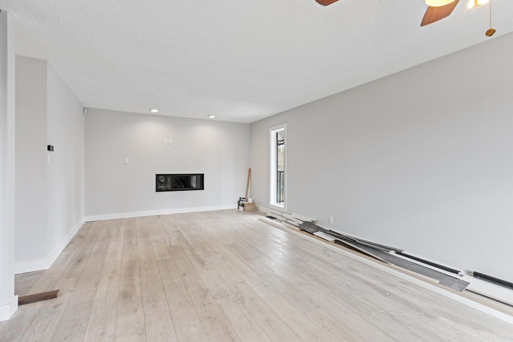 listing image 1102442154087582665