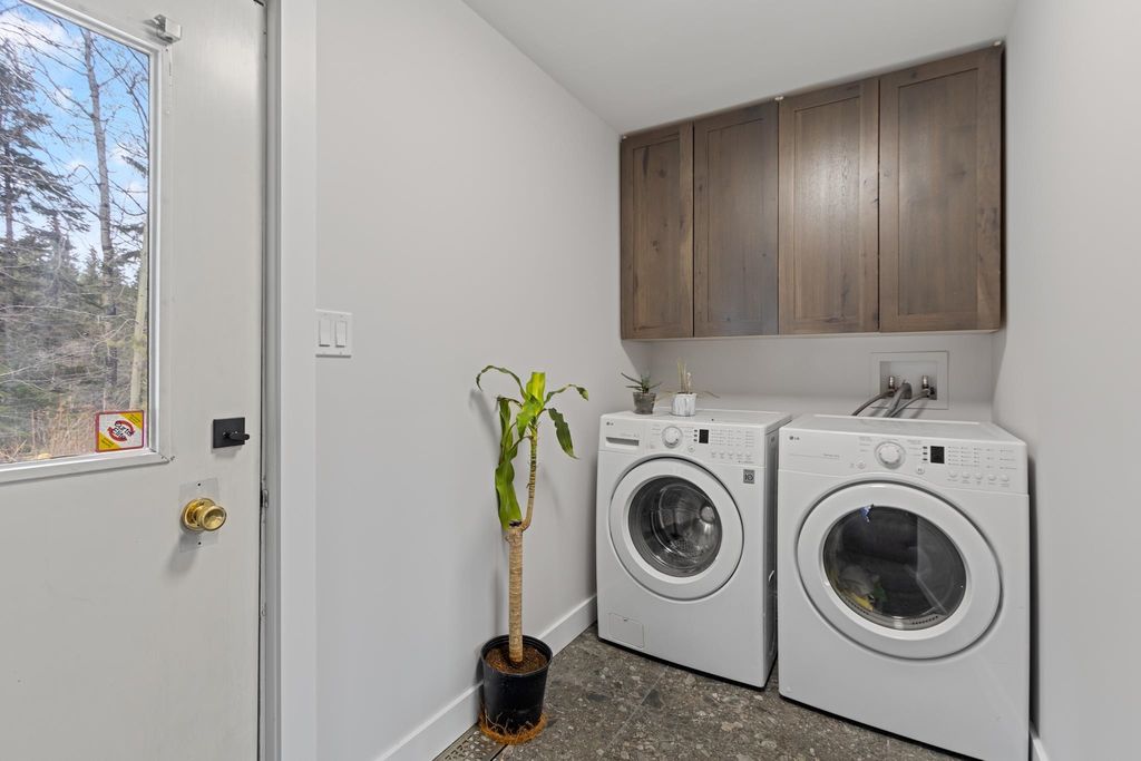 listing image 1103707479198582433