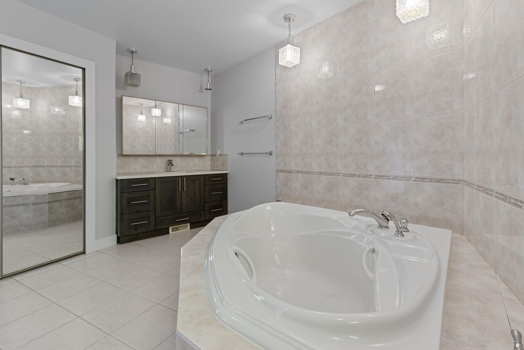 listing image 1107023560048226546