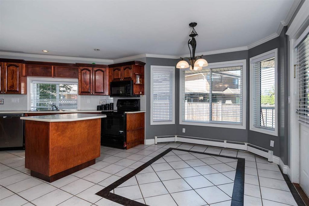 listing image 1108122375380423972