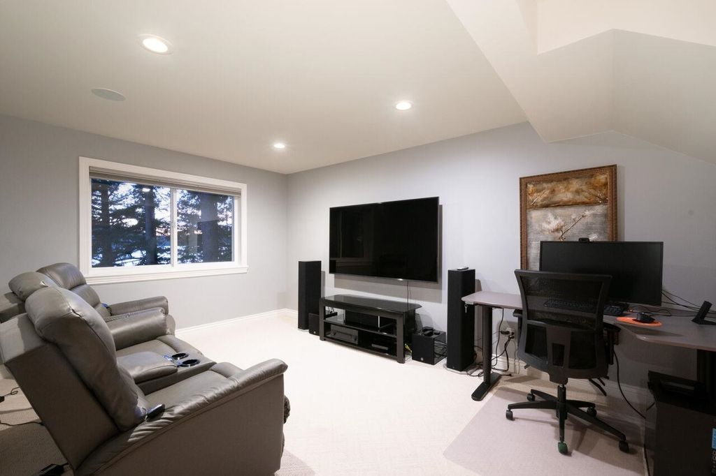 listing image 1105182156476161601