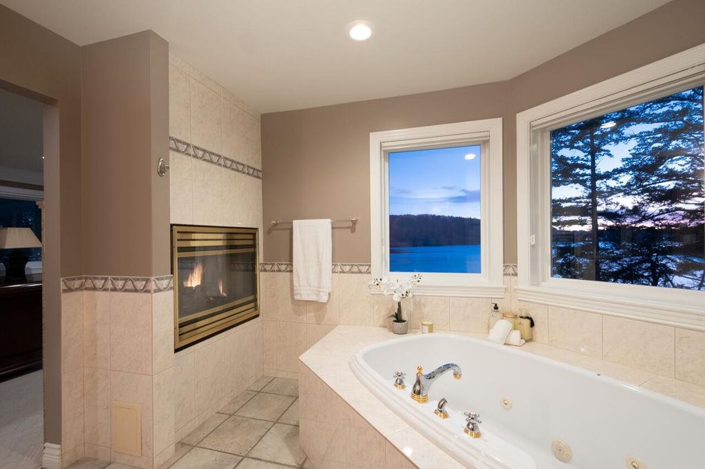 listing image 1104160317353271775