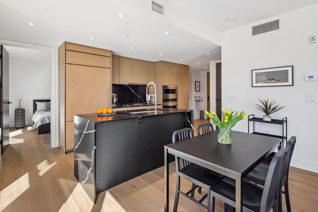 listing image 1101573820845627521