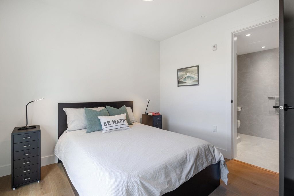 listing image 1101783384954854334