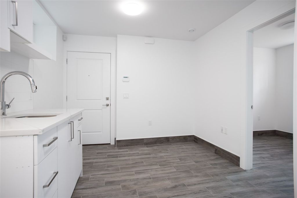listing image 1107732560364296581