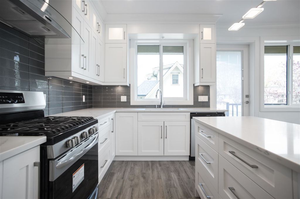 listing image 1103917672000189446