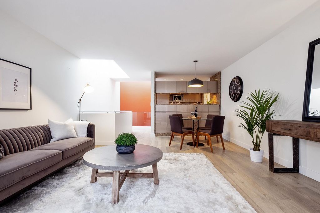 listing image 1104867252363661227