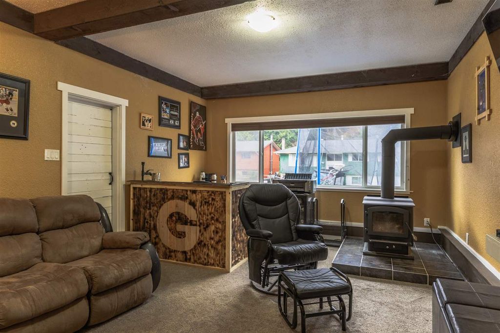 listing image 1104488936321870378