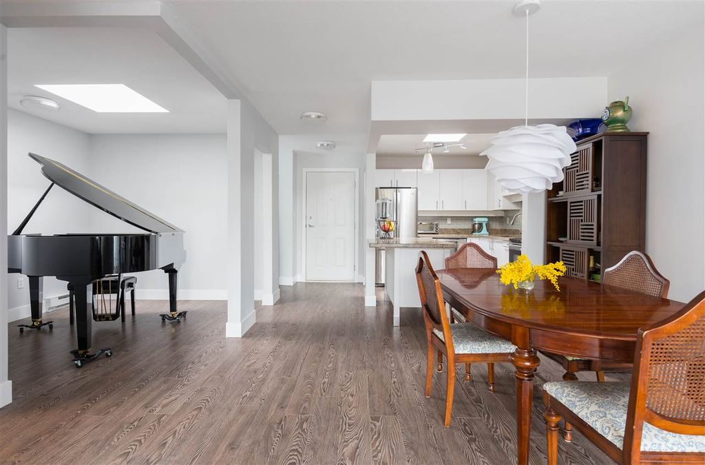 listing image 1100940503938747658