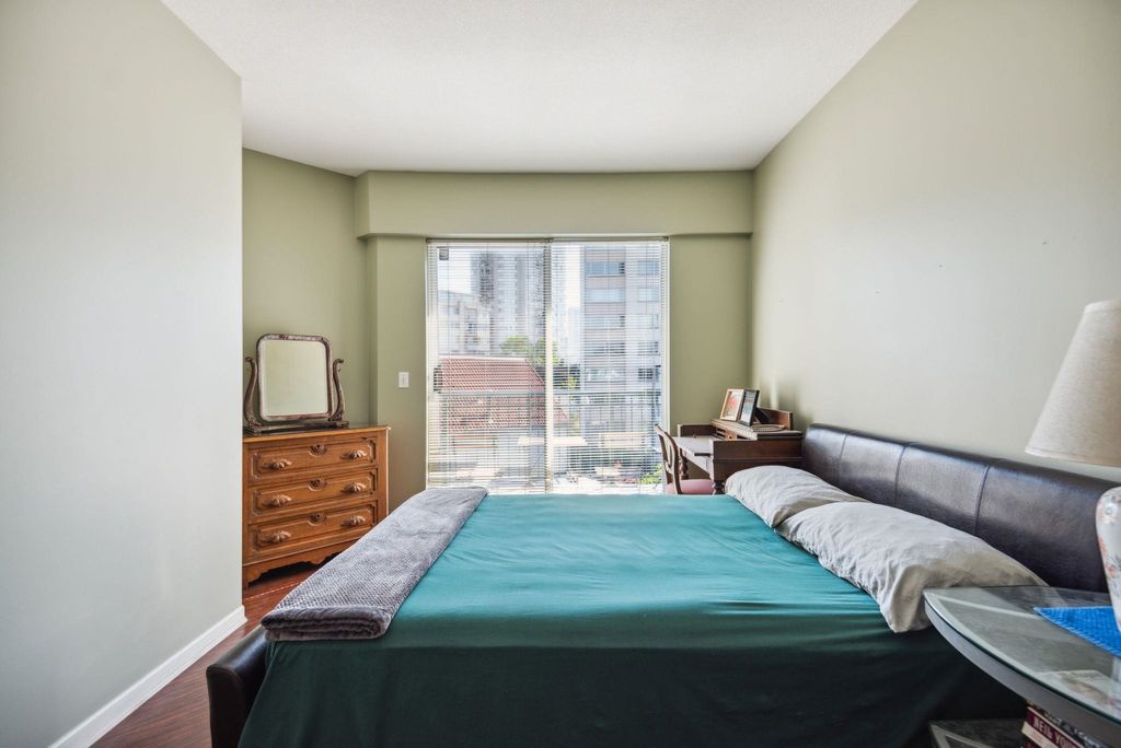 listing image 1106944667637084746
